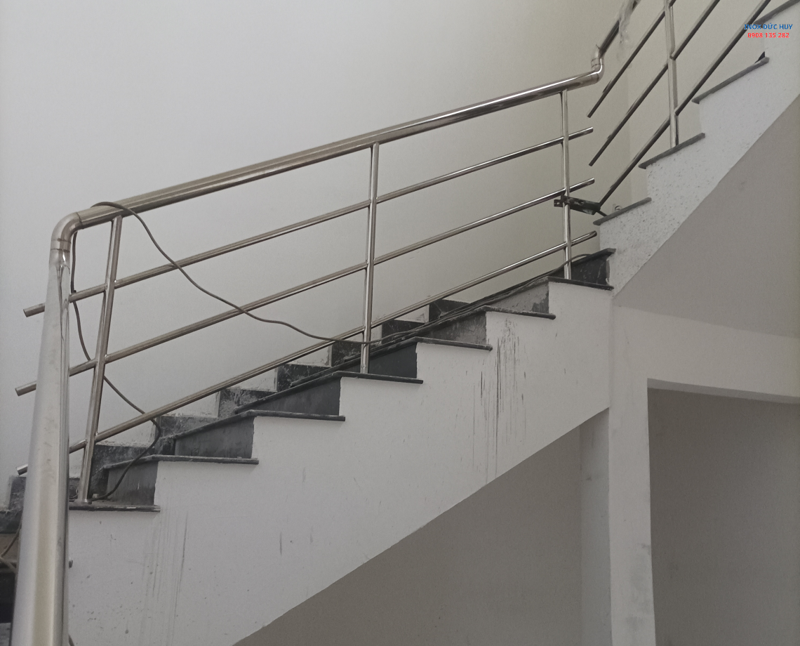 Câu thang inox